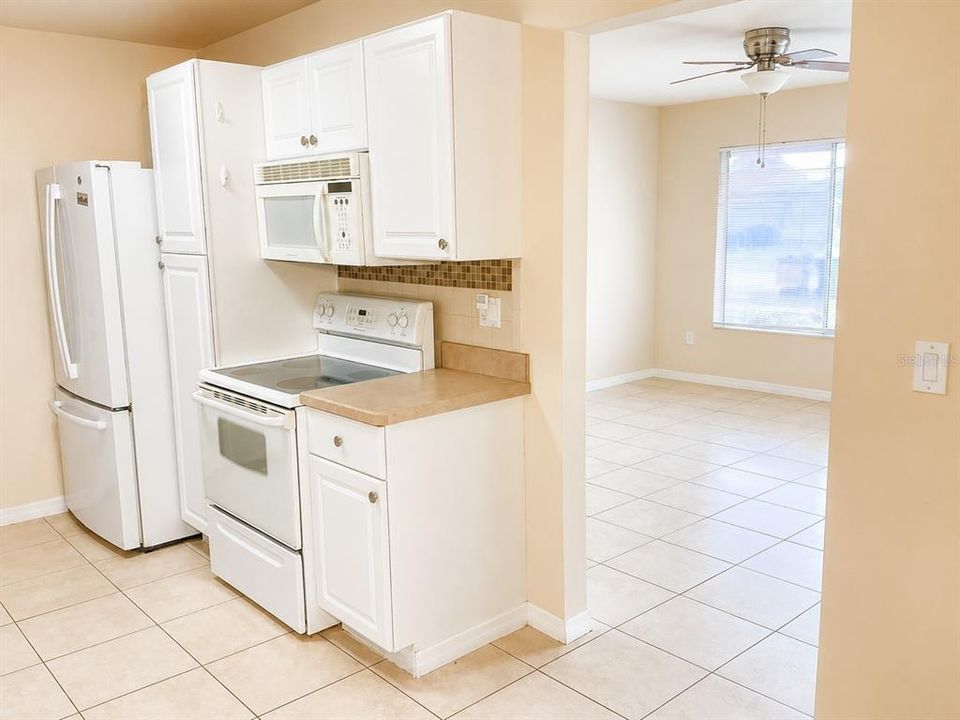 For Sale: $179,950 (2 beds, 1 baths, 912 Square Feet)
