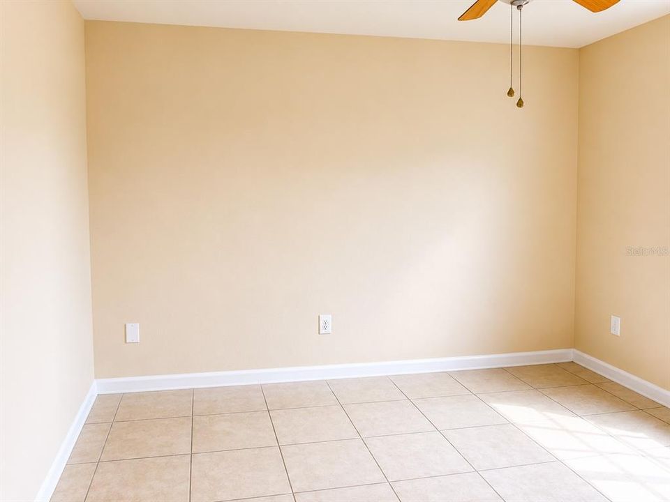 For Sale: $179,950 (2 beds, 1 baths, 912 Square Feet)