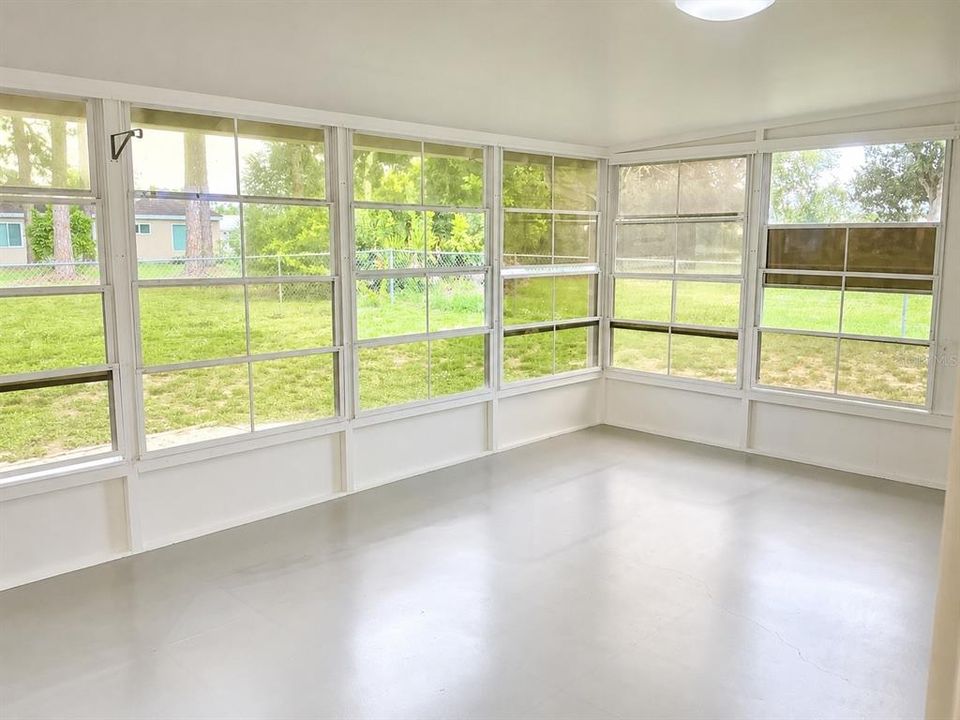 For Sale: $179,950 (2 beds, 1 baths, 912 Square Feet)