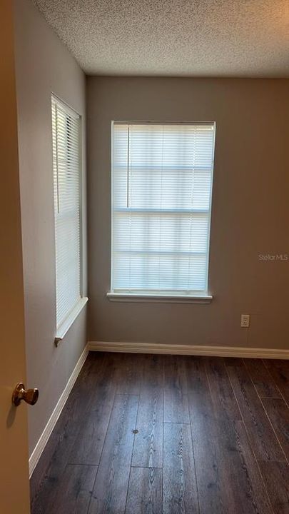For Rent: $1,300 (1 beds, 1 baths, 566 Square Feet)