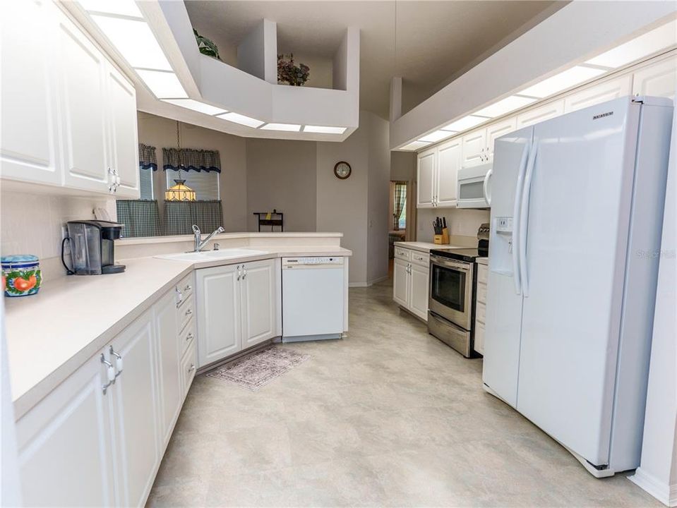 На продажу: $409,000 (3 спален, 2 ванн, 1833 Квадратных фут)