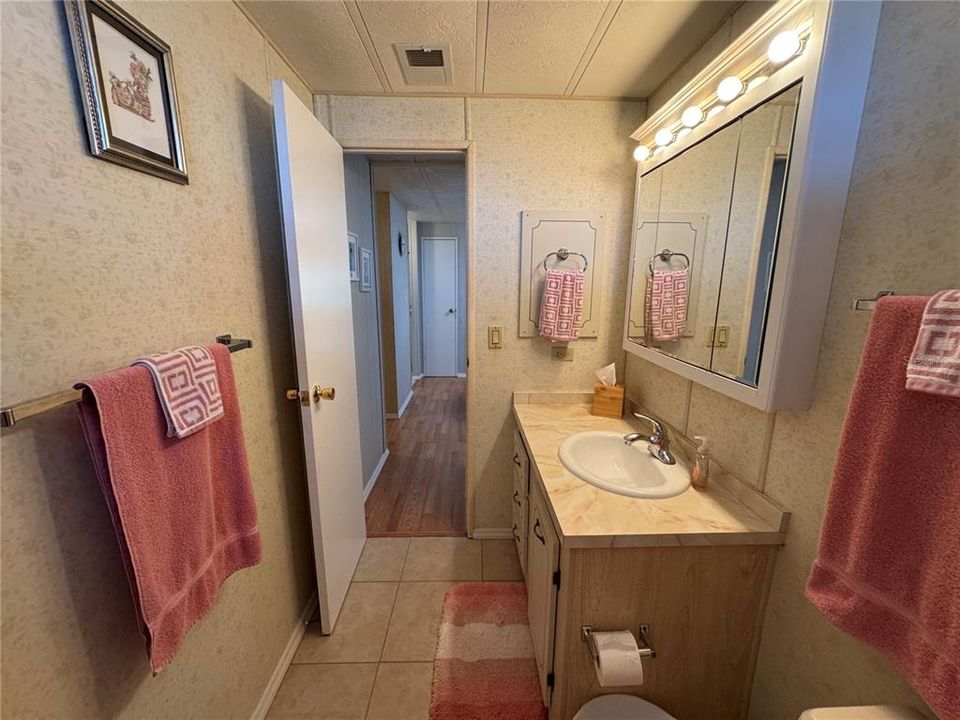 For Sale: $175,000 (2 beds, 2 baths, 1224 Square Feet)