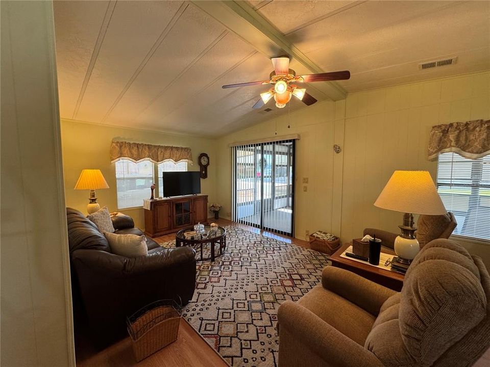For Sale: $175,000 (2 beds, 2 baths, 1224 Square Feet)