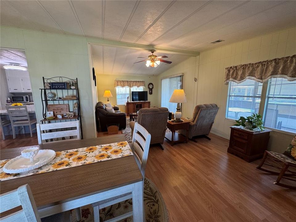 For Sale: $175,000 (2 beds, 2 baths, 1224 Square Feet)