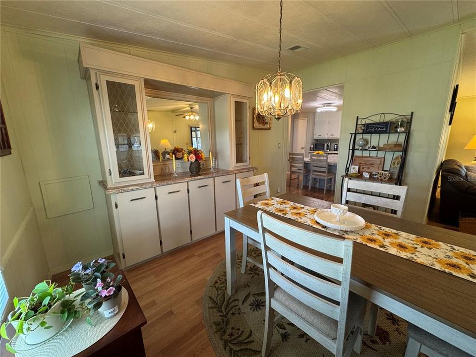 For Sale: $175,000 (2 beds, 2 baths, 1224 Square Feet)