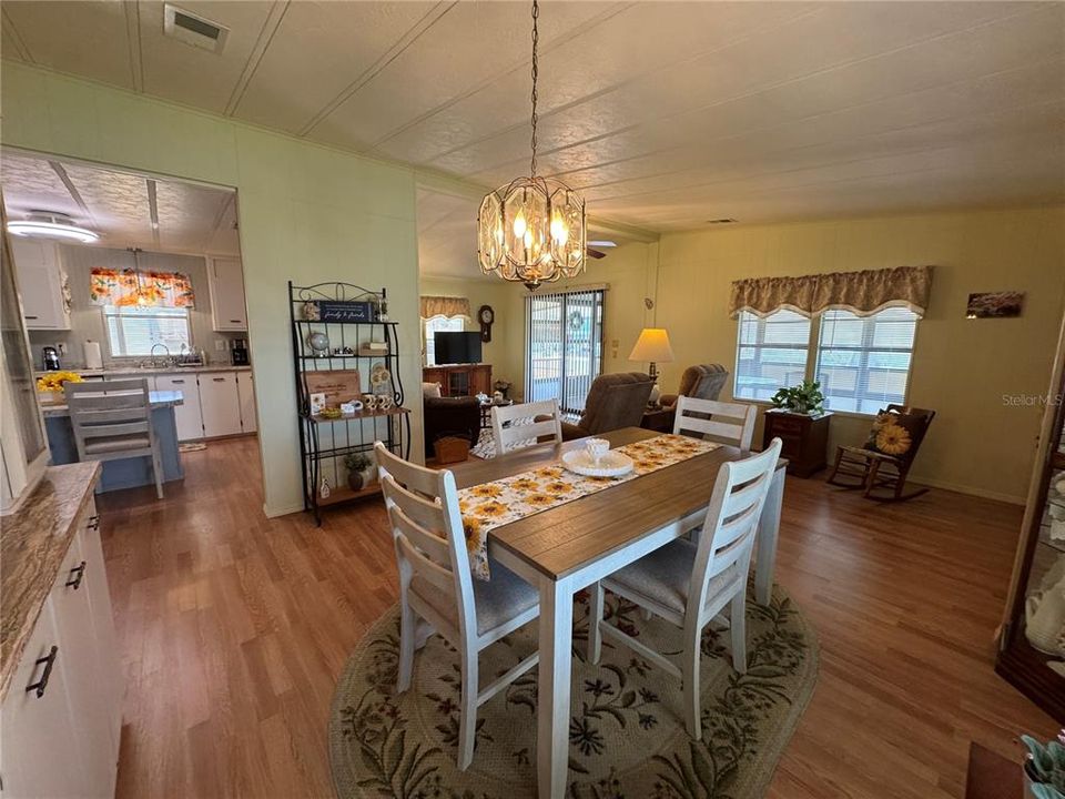 For Sale: $175,000 (2 beds, 2 baths, 1224 Square Feet)