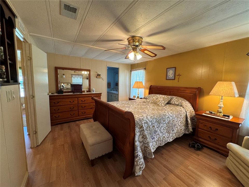 For Sale: $175,000 (2 beds, 2 baths, 1224 Square Feet)