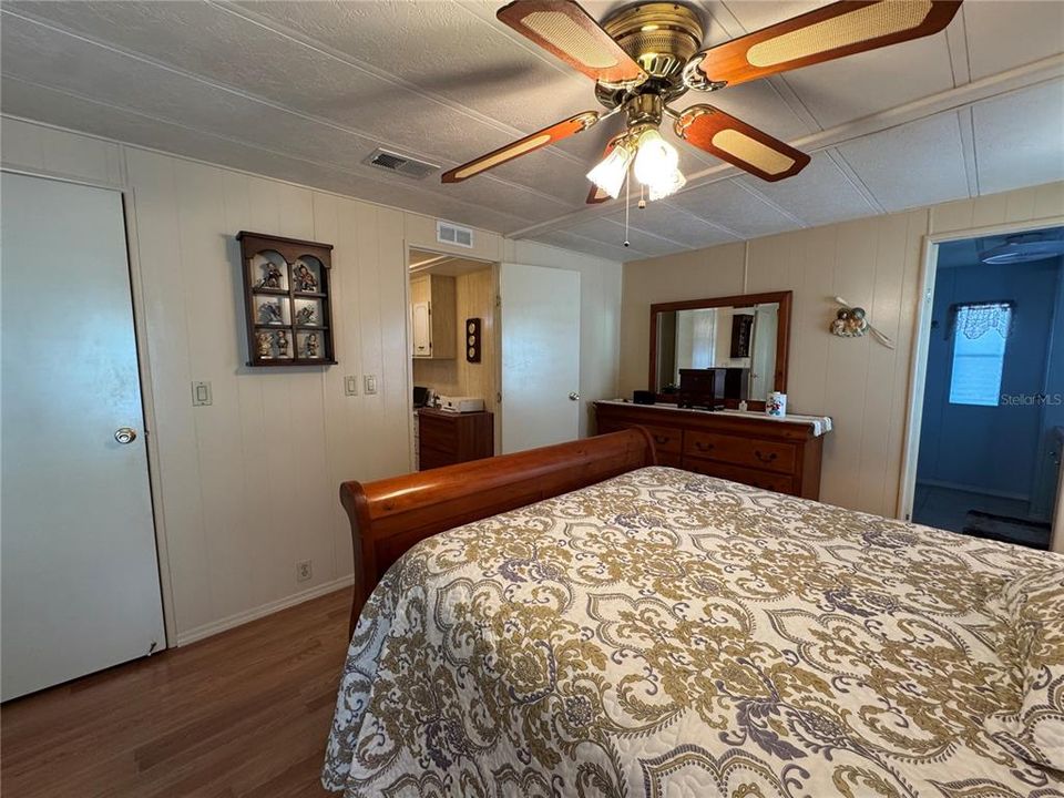 For Sale: $175,000 (2 beds, 2 baths, 1224 Square Feet)