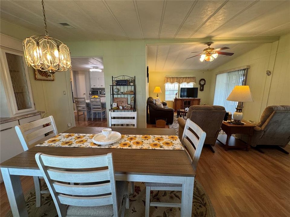 For Sale: $175,000 (2 beds, 2 baths, 1224 Square Feet)