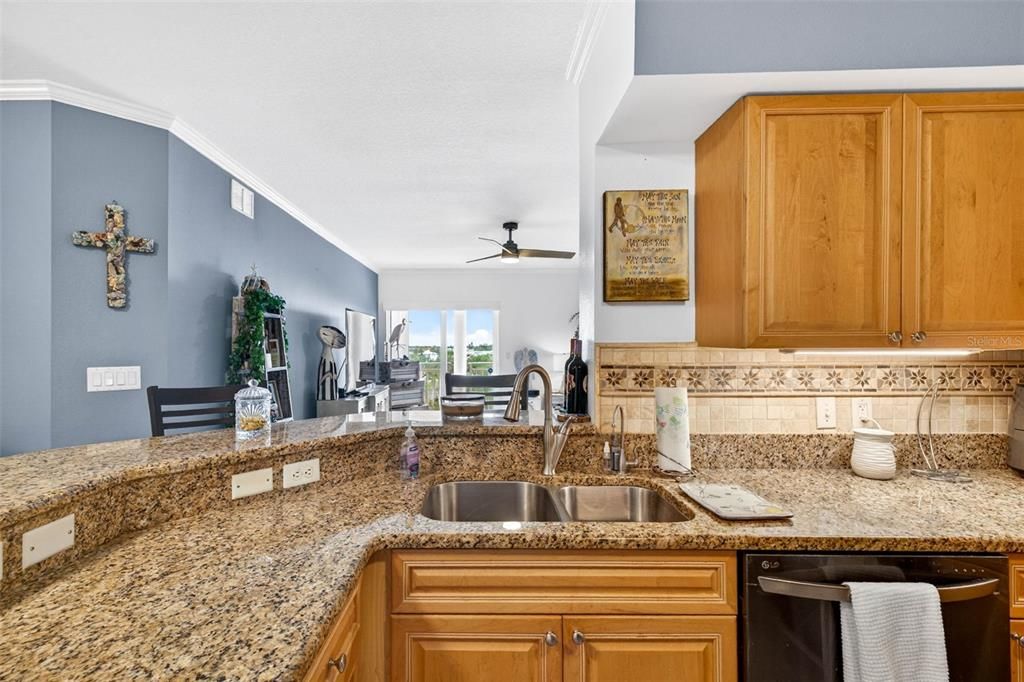For Sale: $325,000 (3 beds, 2 baths, 1525 Square Feet)