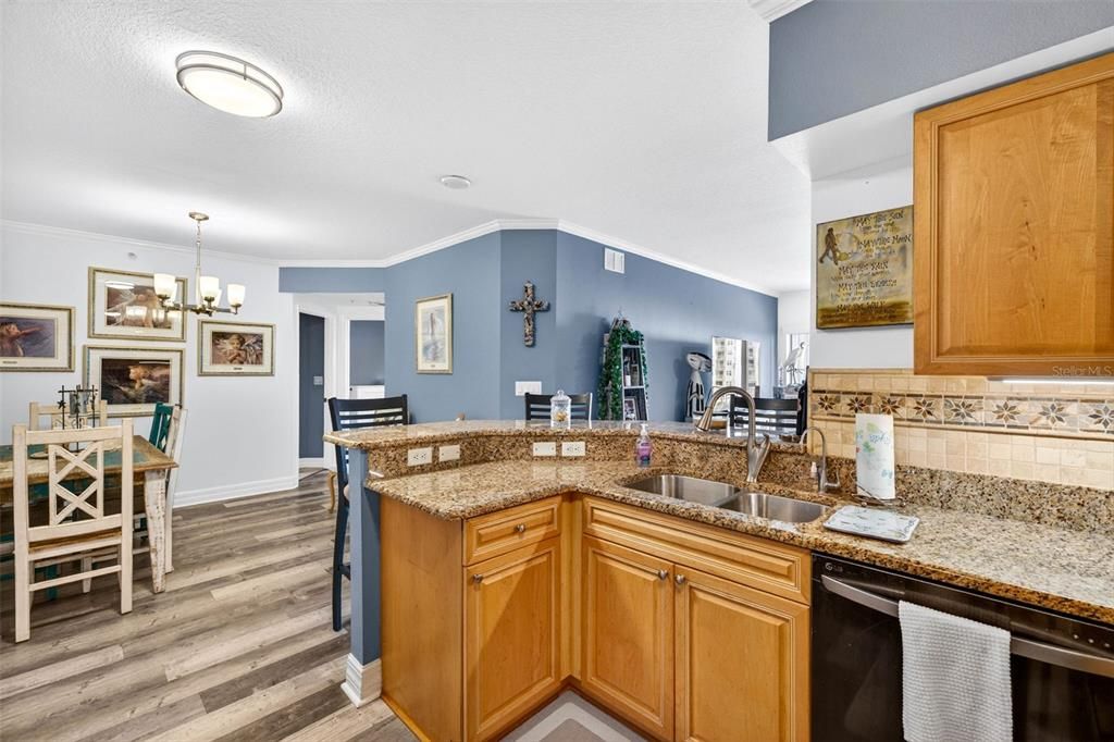 For Sale: $325,000 (3 beds, 2 baths, 1525 Square Feet)