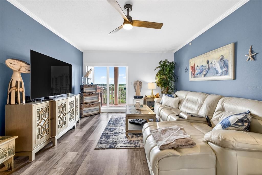 For Sale: $325,000 (3 beds, 2 baths, 1525 Square Feet)