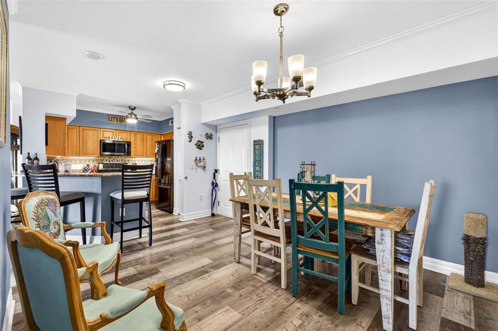 For Sale: $325,000 (3 beds, 2 baths, 1525 Square Feet)