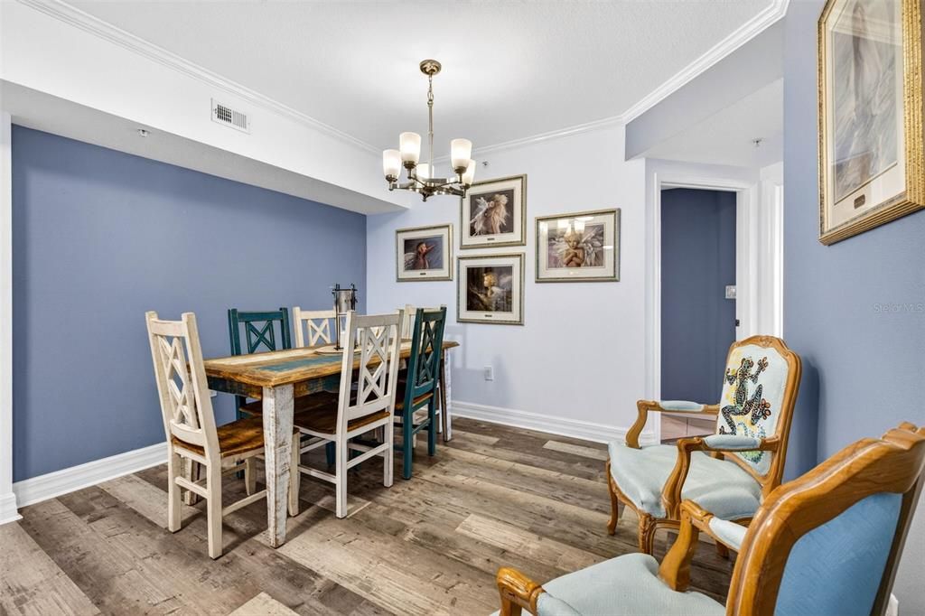 For Sale: $325,000 (3 beds, 2 baths, 1525 Square Feet)