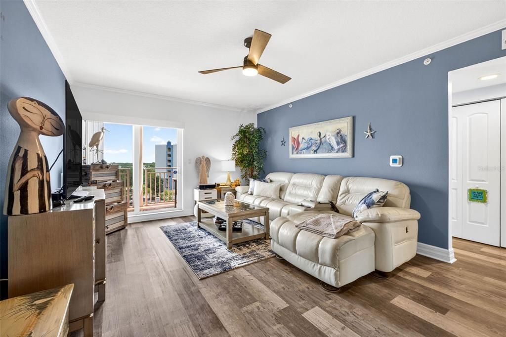 For Sale: $325,000 (3 beds, 2 baths, 1525 Square Feet)