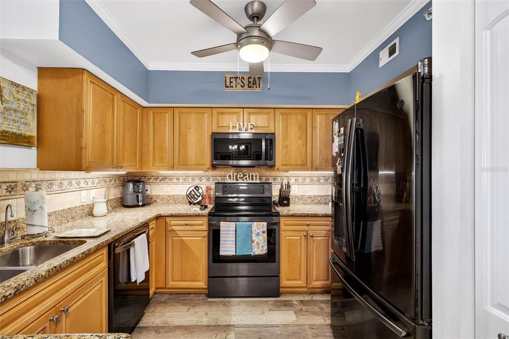 For Sale: $325,000 (3 beds, 2 baths, 1525 Square Feet)