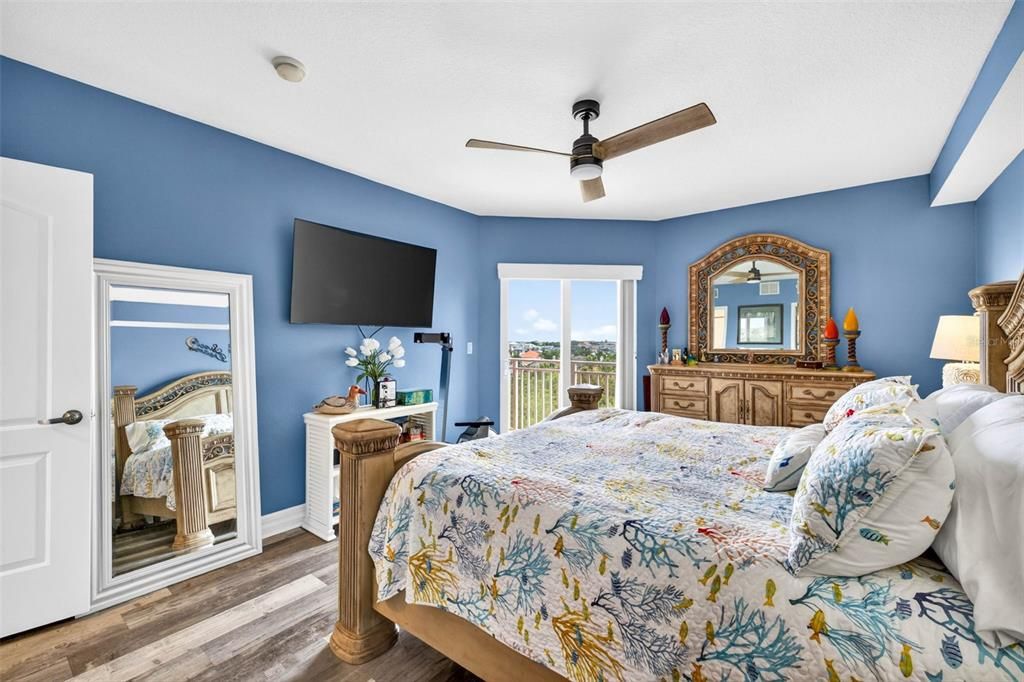 For Sale: $325,000 (3 beds, 2 baths, 1525 Square Feet)