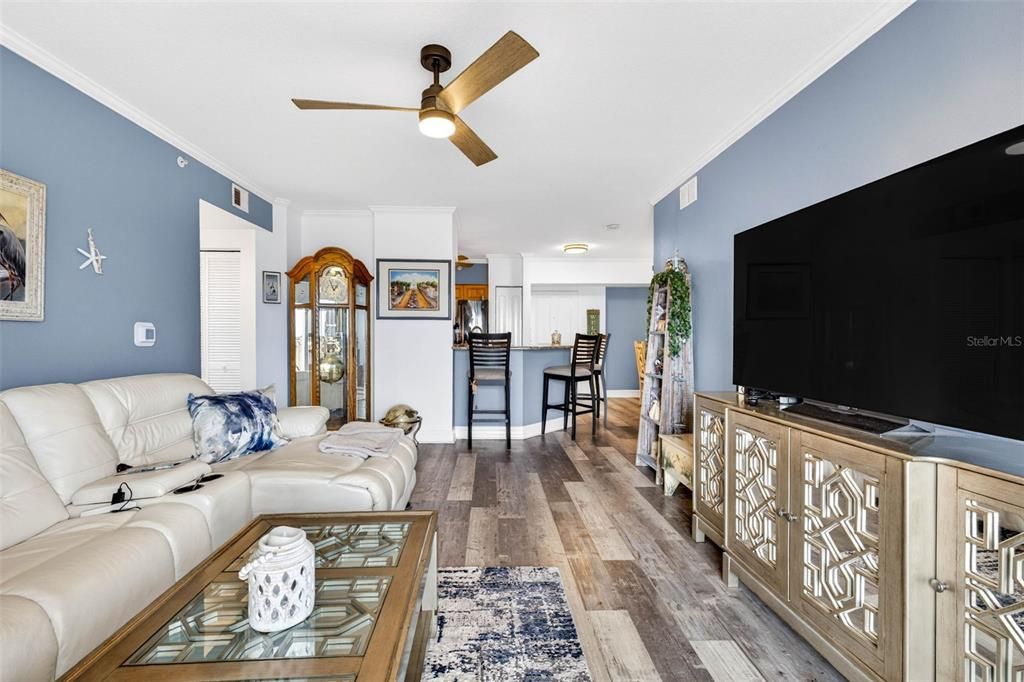 For Sale: $325,000 (3 beds, 2 baths, 1525 Square Feet)