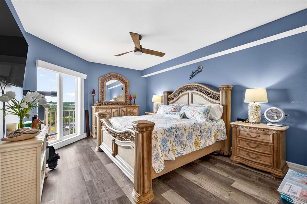 For Sale: $325,000 (3 beds, 2 baths, 1525 Square Feet)