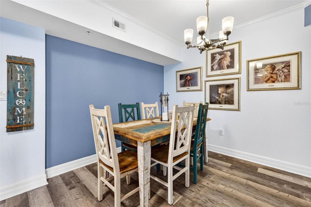 For Sale: $325,000 (3 beds, 2 baths, 1525 Square Feet)