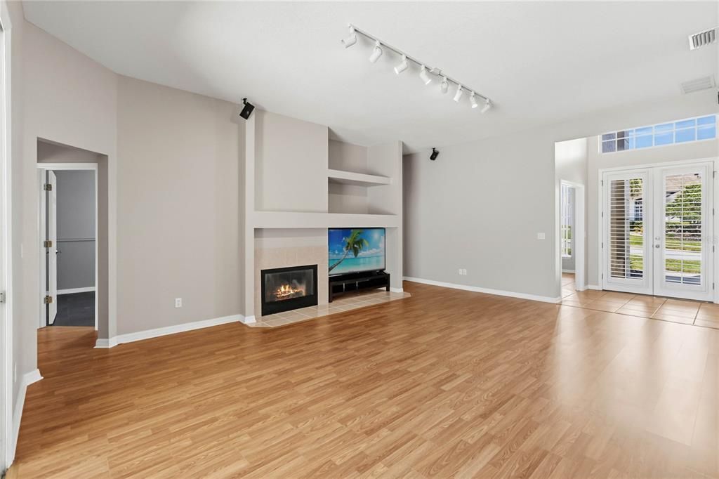 For Sale: $610,000 (4 beds, 3 baths, 2116 Square Feet)