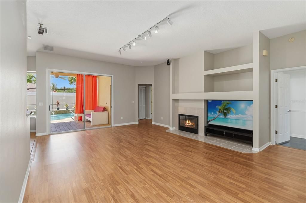 For Sale: $610,000 (4 beds, 3 baths, 2116 Square Feet)