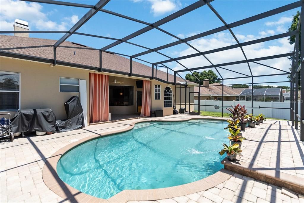 For Sale: $610,000 (4 beds, 3 baths, 2116 Square Feet)