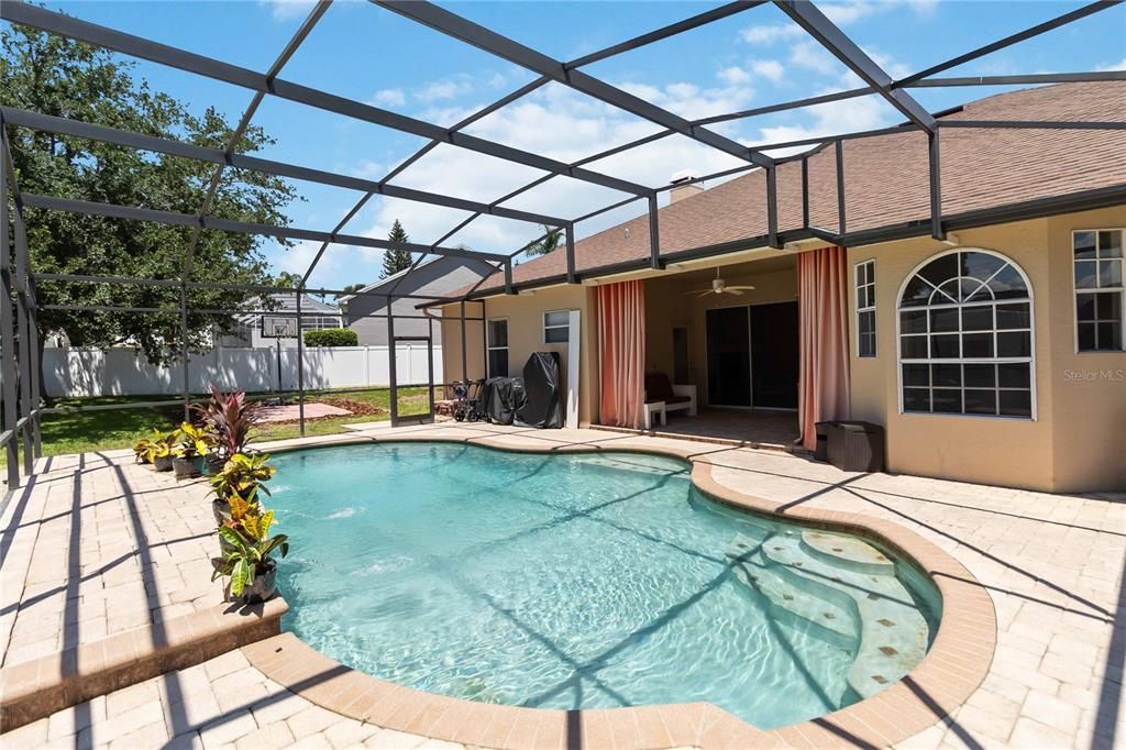 For Sale: $610,000 (4 beds, 3 baths, 2116 Square Feet)