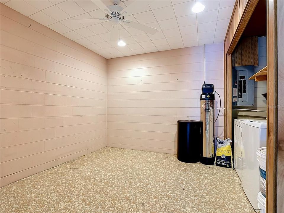 Под контрактом: $235,000 (3 спален, 2 ванн, 1072 Квадратных фут)