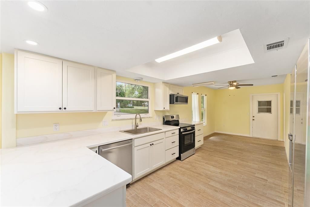 Active With Contract: $335,000 (3 beds, 2 baths, 1511 Square Feet)