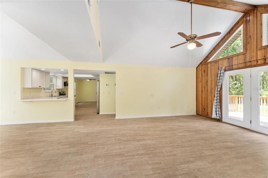 Active With Contract: $335,000 (3 beds, 2 baths, 1511 Square Feet)