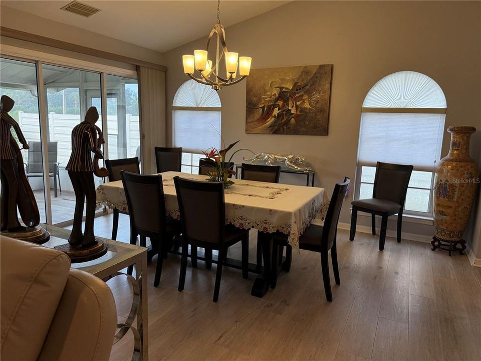 En Venta: $419,000 (3 camas, 2 baños, 1577 Pies cuadrados)
