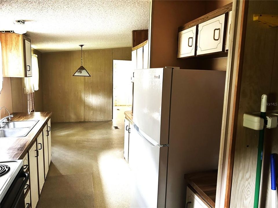 For Sale: $160,000 (2 beds, 2 baths, 960 Square Feet)