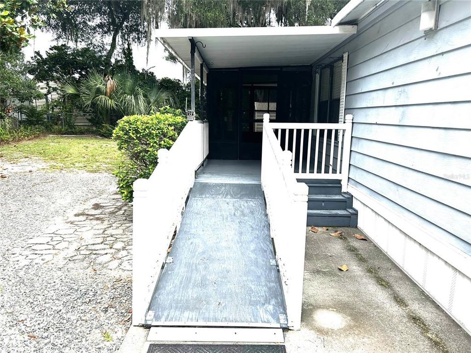 For Sale: $160,000 (2 beds, 2 baths, 960 Square Feet)