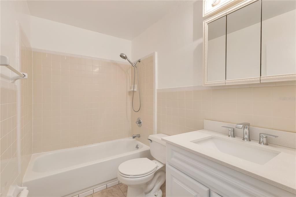 На продажу: $299,900 (3 спален, 1 ванн, 1071 Квадратных фут)