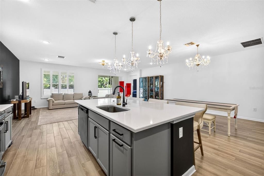 For Rent: $2,800 (2 beds, 2 baths, 2001 Square Feet)