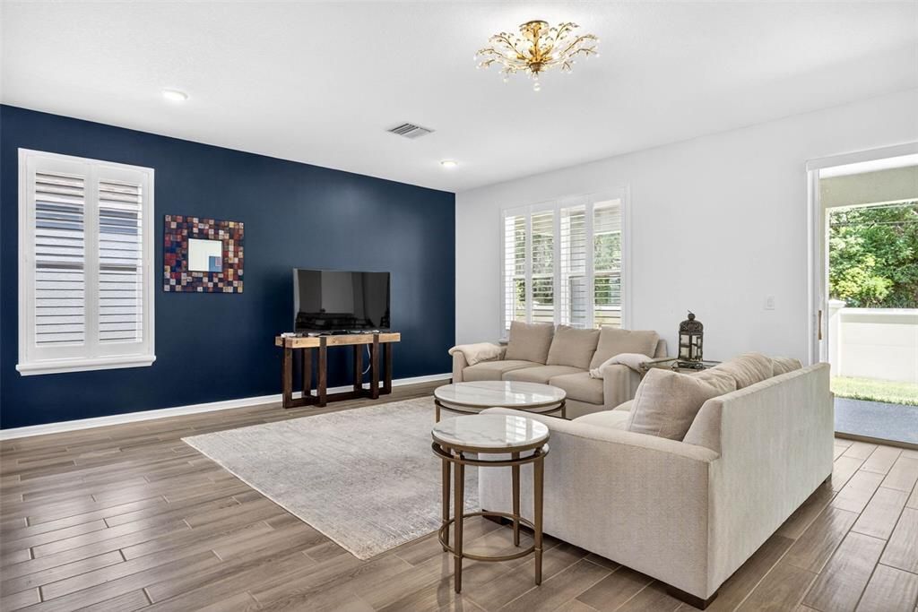 For Rent: $2,800 (2 beds, 2 baths, 2001 Square Feet)