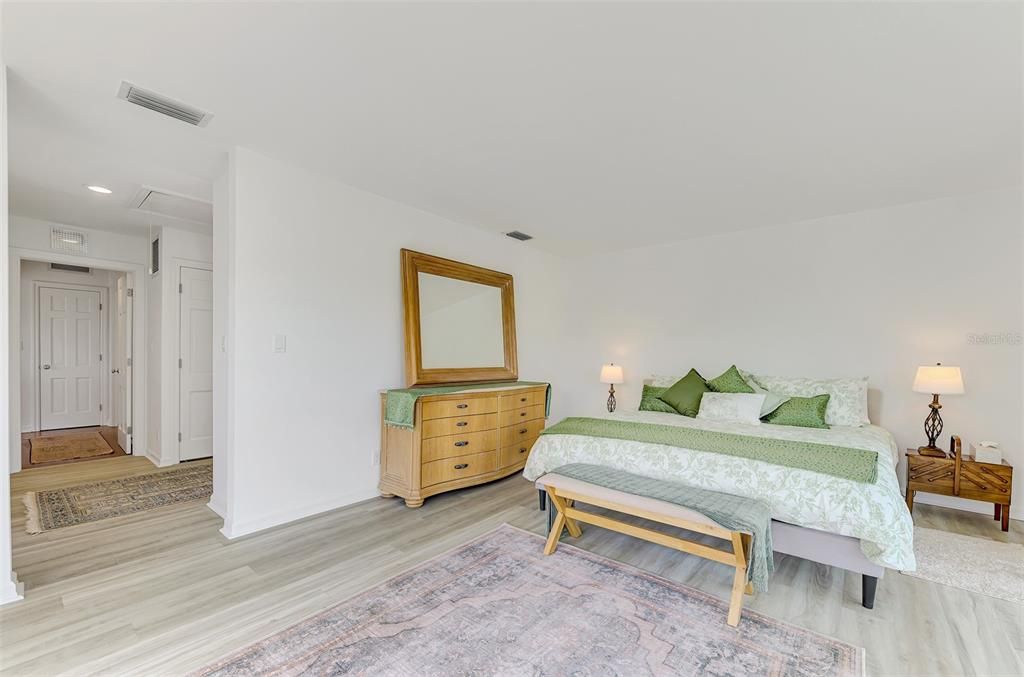 En Venta: $2,150,000 (4 camas, 3 baños, 3384 Pies cuadrados)