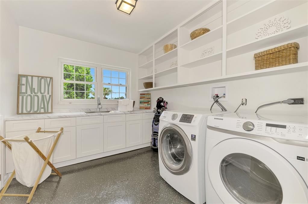 En Venta: $2,150,000 (4 camas, 3 baños, 3384 Pies cuadrados)