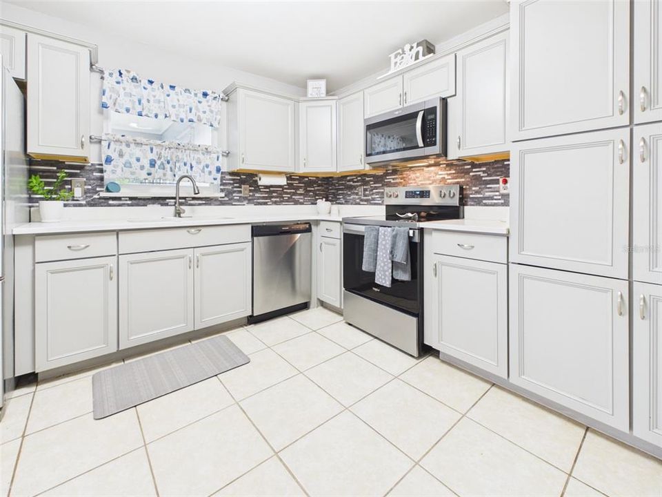 На продажу: $235,000 (3 спален, 2 ванн, 1415 Квадратных фут)