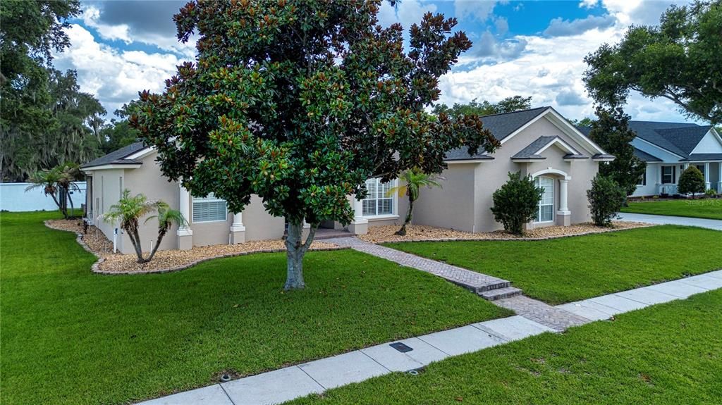 For Sale: $639,900 (3 beds, 2 baths, 2711 Square Feet)