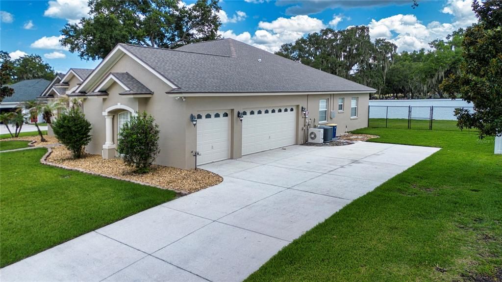 For Sale: $639,900 (3 beds, 2 baths, 2711 Square Feet)