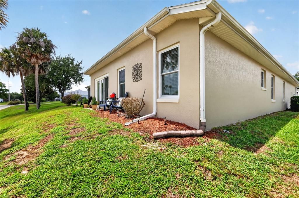 For Sale: $330,000 (3 beds, 2 baths, 1641 Square Feet)