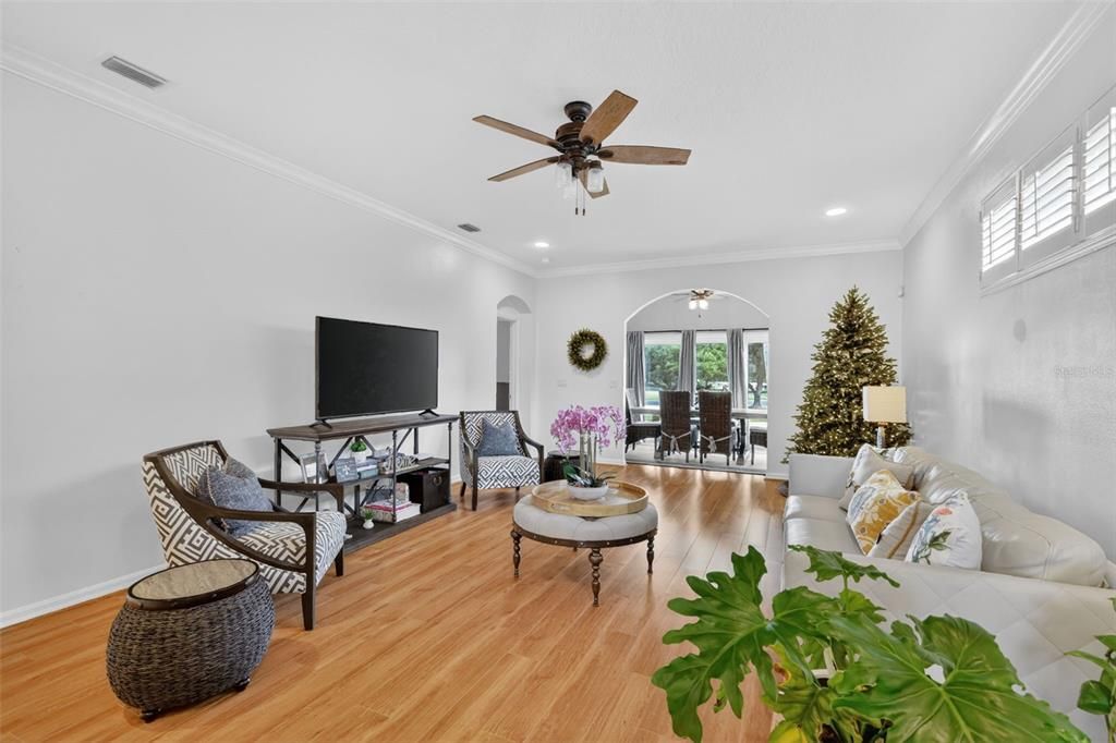 For Sale: $330,000 (3 beds, 2 baths, 1641 Square Feet)