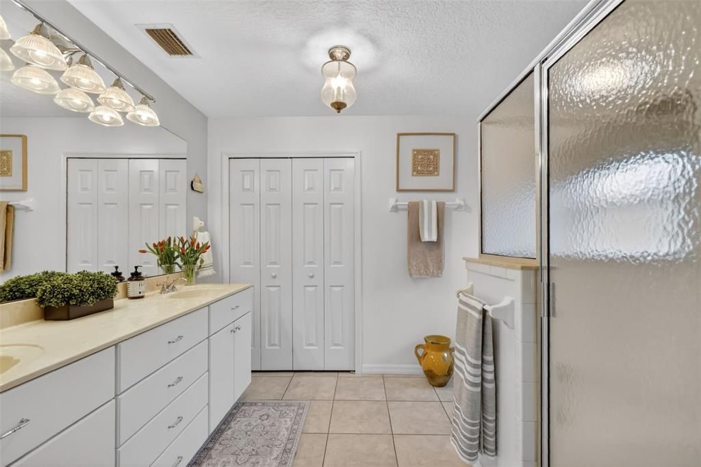 For Sale: $330,000 (3 beds, 2 baths, 1641 Square Feet)