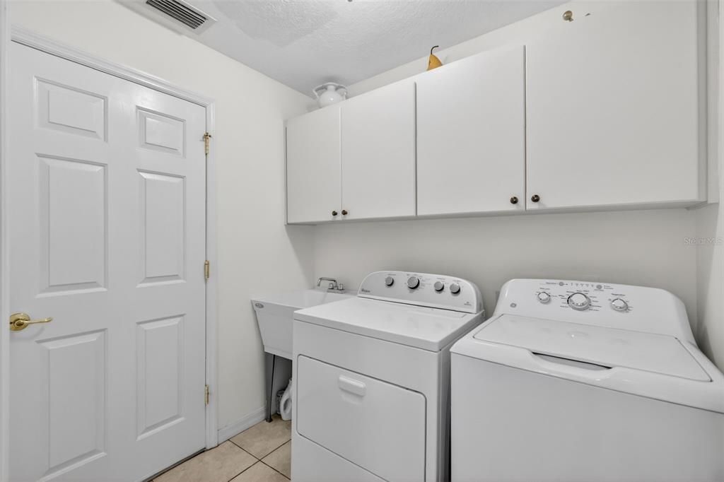 For Sale: $330,000 (3 beds, 2 baths, 1641 Square Feet)