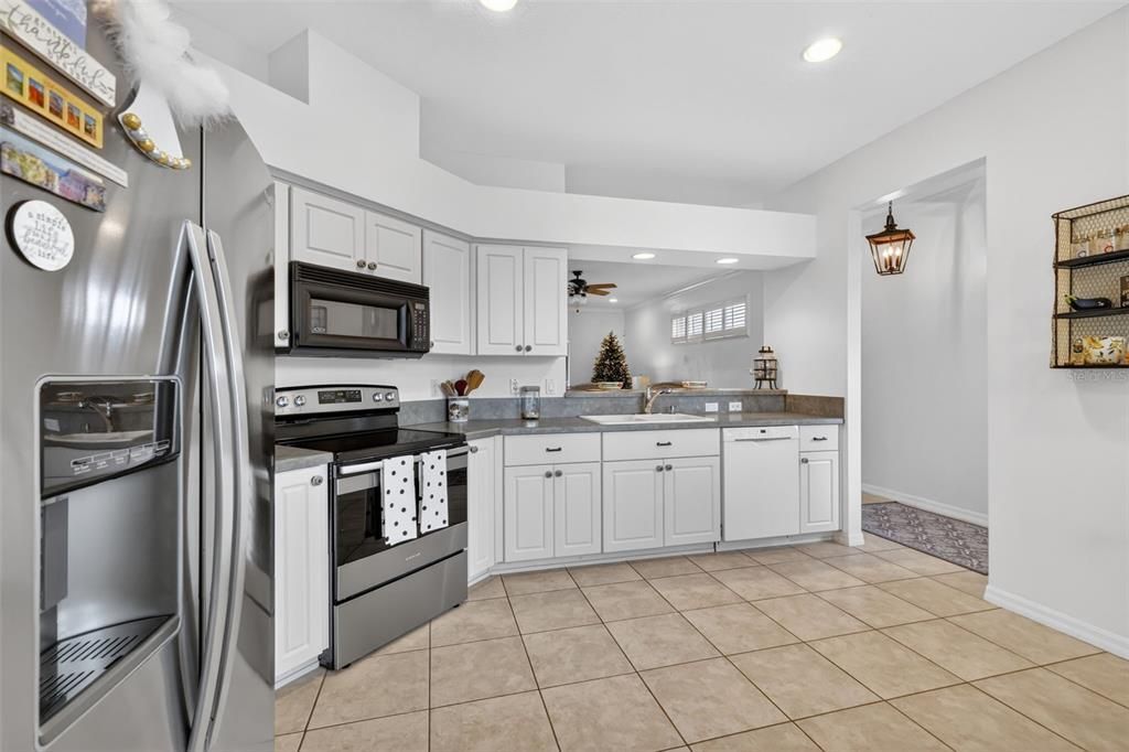 For Sale: $330,000 (3 beds, 2 baths, 1641 Square Feet)