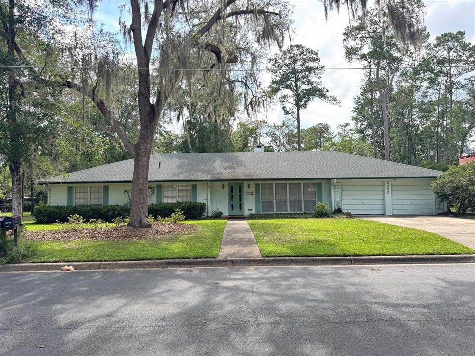 Recently Sold: $360,000 (3 beds, 2 baths, 2324 Square Feet)