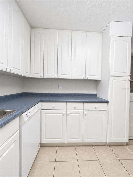 На продажу: $329,000 (3 спален, 2 ванн, 1290 Квадратных фут)