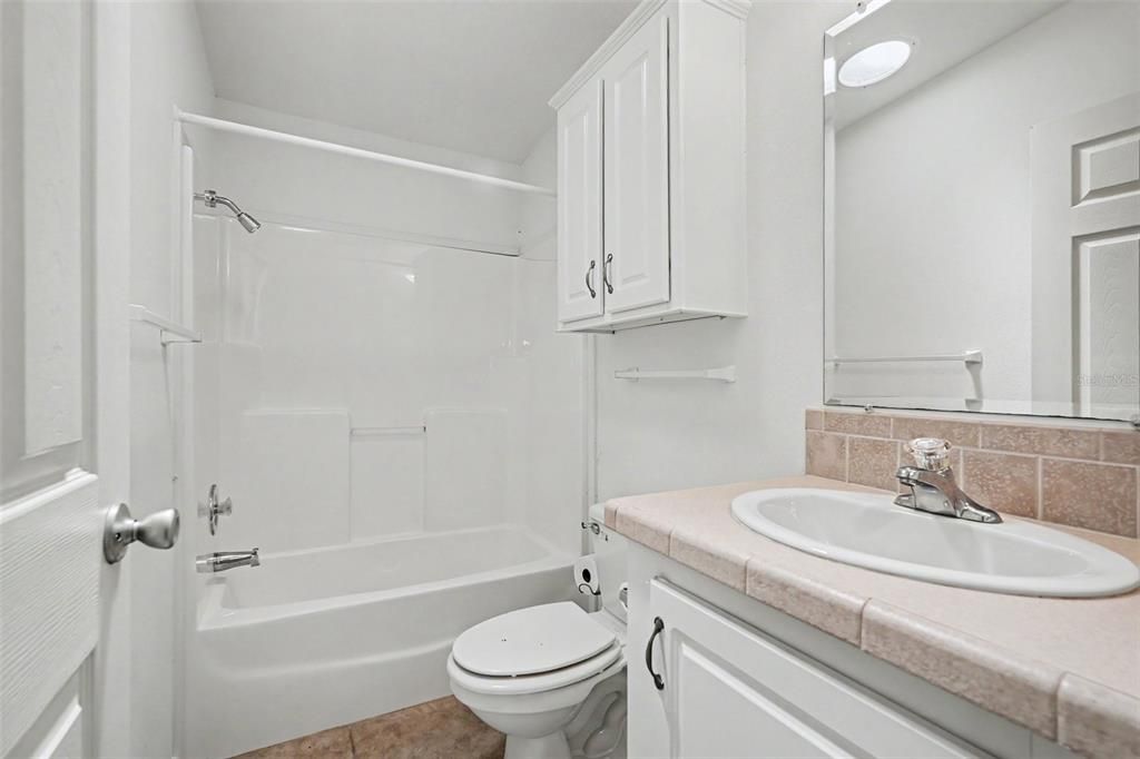 En Venta: $215,000 (3 camas, 2 baños, 1377 Pies cuadrados)
